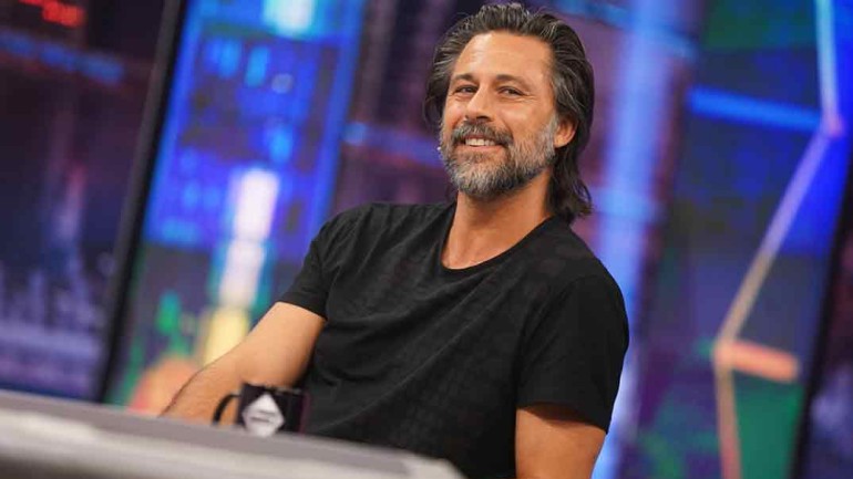 Hugo Silva se sincera sobre la crisis de los 40: «Ya uso gafas para leer»