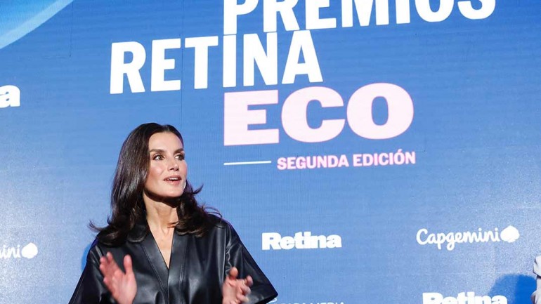 La reina Letizia recicla su vestido más cañero
