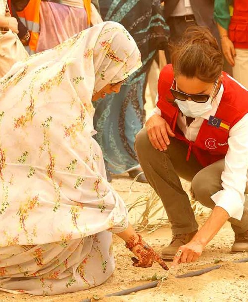 Una fuerte tormenta de arena sorprende a la reina Letizia durante su visita a Mauritania