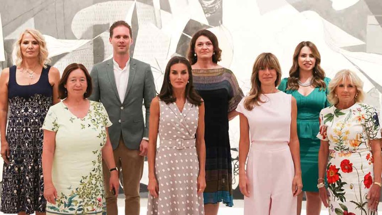 La reina Letizia crea tendencia: Jill Biden y otras primeras damas le ‘copian’ las alpargatas