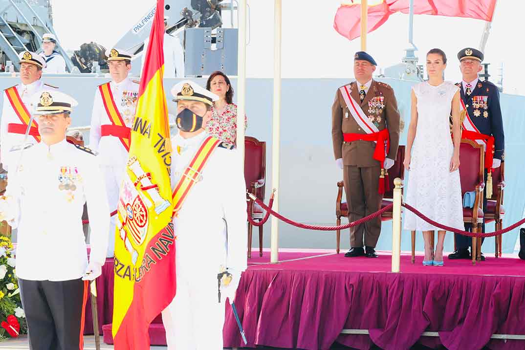 Reina Letizia - Enseña Nacional de la Fuerza de Guerra Naval Especial © Casa S.M. El Rey