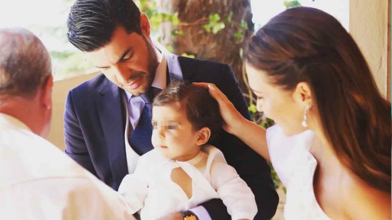 Paula Echevarría y Miguel Torres, felices y emocionados en el bautizo de su hijo Miki