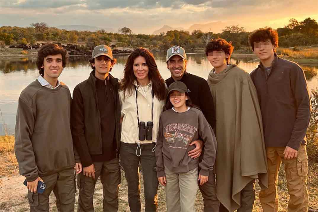 Raúl González celebra su 45 cumpleaños de safari por África con sus 5 hijos