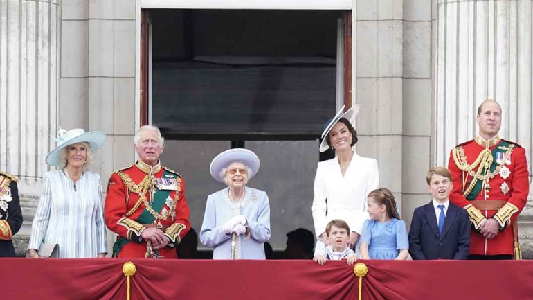 De la sonrisa de Isabel II a las travesuras del príncipe Louis: las mejores fotos del Jubileo de Platino