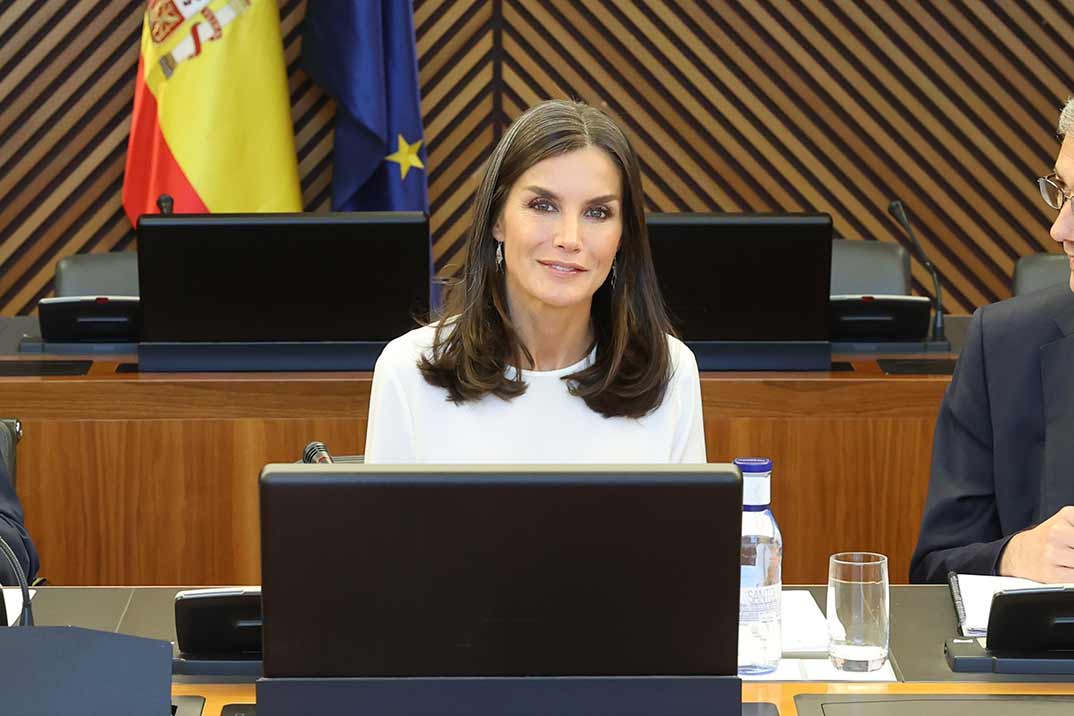La reina Letizia estrena la falda ideal para este verano