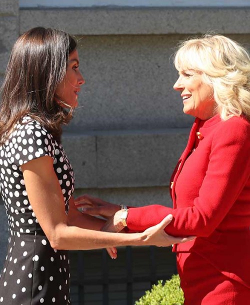 La reina Letizia estrena un vestido de lunares para recibir a la primera dama de Estados Unidos, Jill Biden