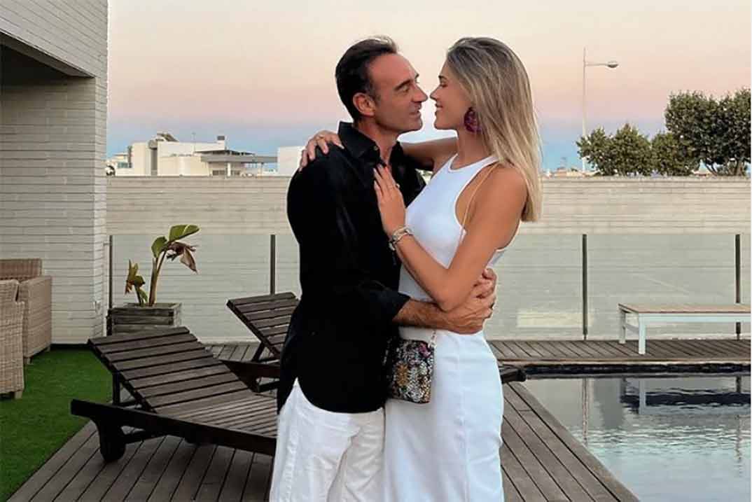 Ana Soria reaparece en redes con un romántico posado junto a Enrique Ponce