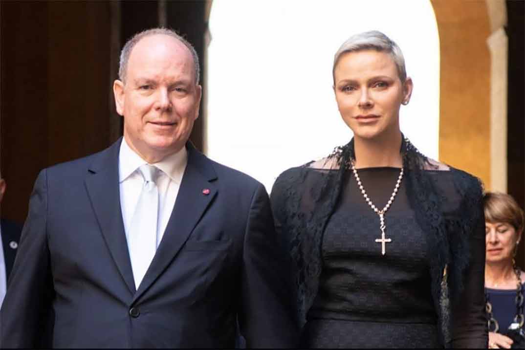 Charlene de Mónaco prescinde del “privilegio de blanco” en su visita al Vaticano