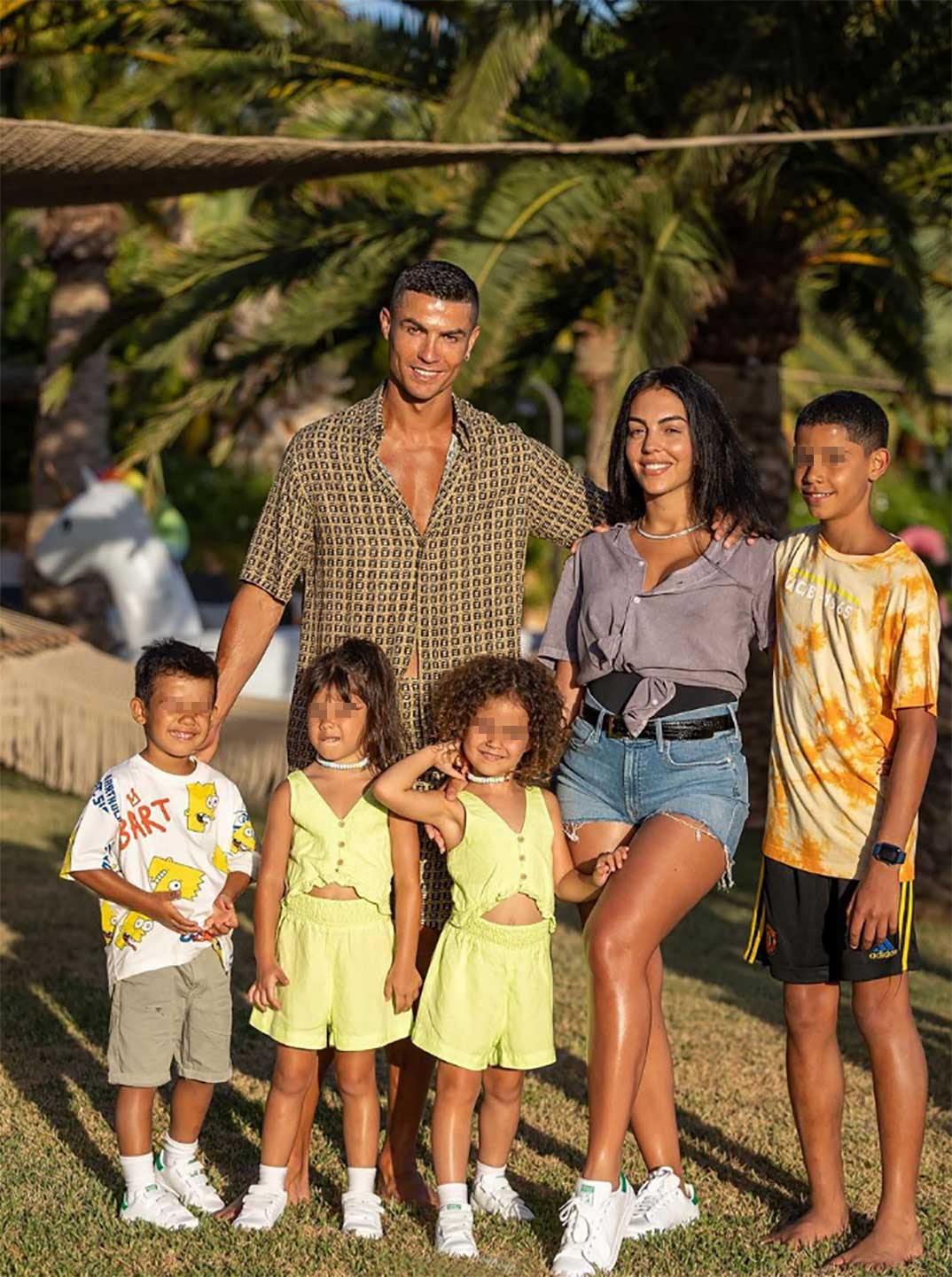 Cristiano Ronaldo y Georgina Rodríguez y sus hijos © Instagram
