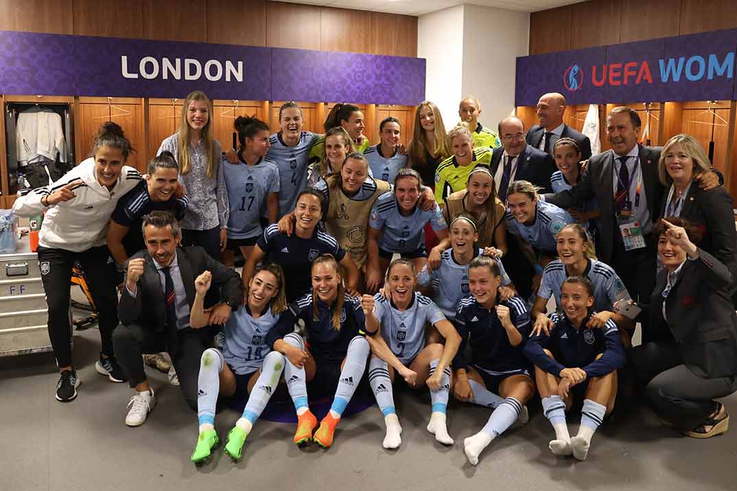 Princesa Leonor y su hermana infanta Sofía - Eurocopa femenina de fútbol © Casa S.M. El Rey