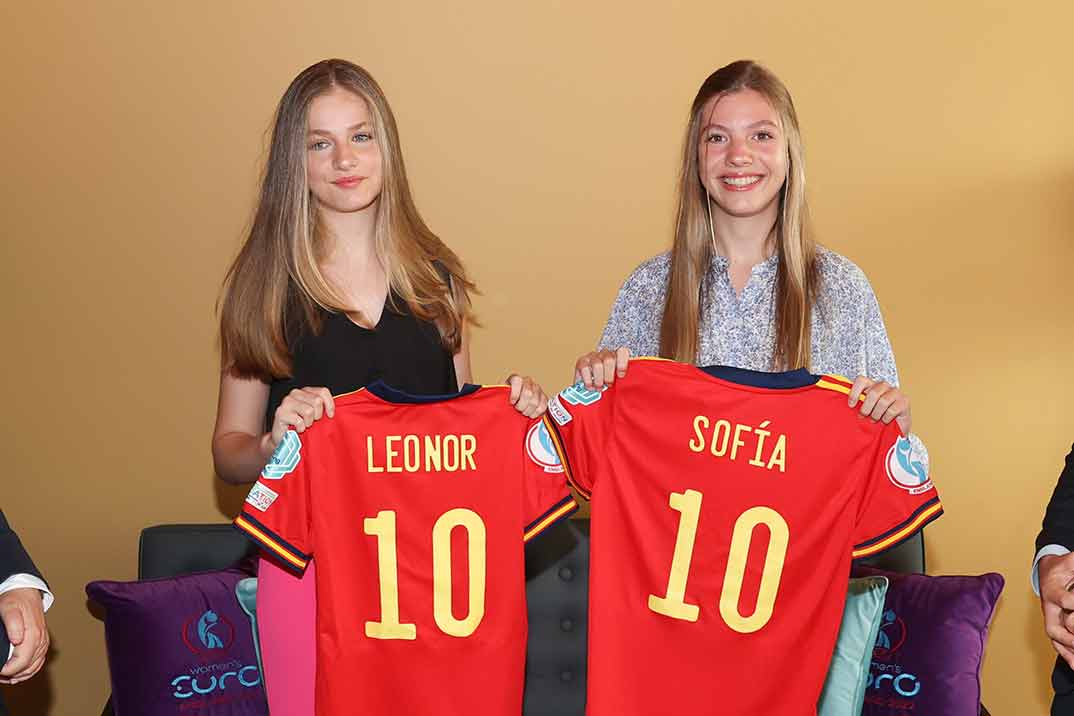 Princesa Leonor y su hermana infanta Sofía - Eurocopa femenina de fútbol © Casa S.M. El Rey