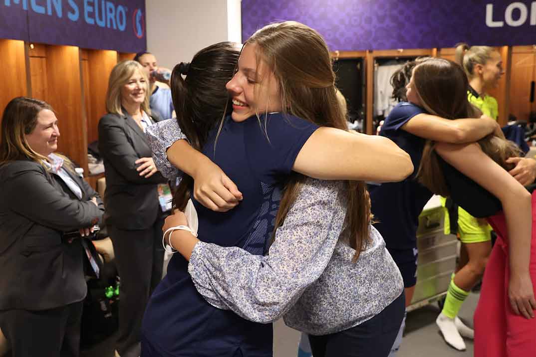 Princesa Leonor y su hermana infanta Sofía - Eurocopa femenina de fútbol © Casa S.M. El Rey