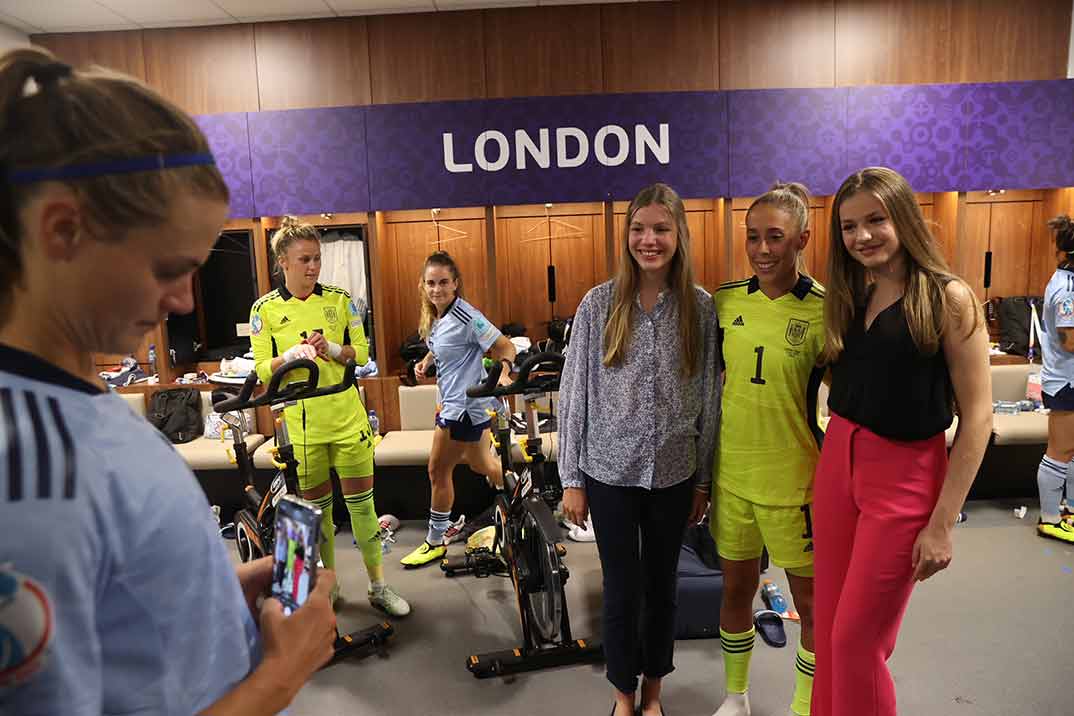 Princesa Leonor y su hermana infanta Sofía - Eurocopa femenina de fútbol © Casa S.M. El Rey