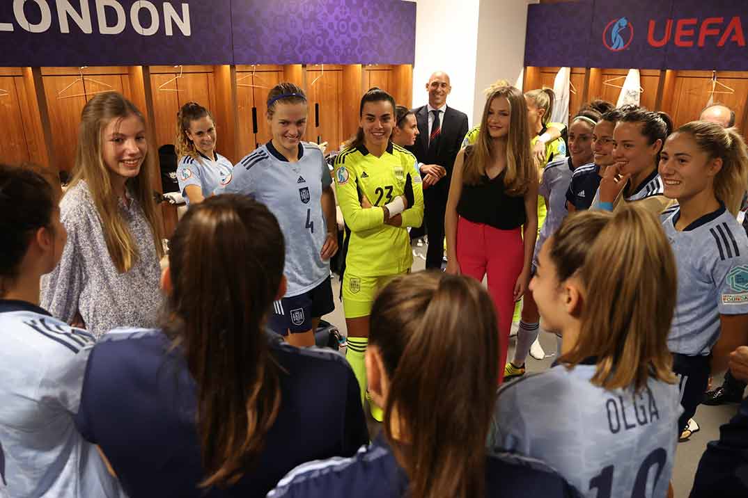 Princesa Leonor y su hermana infanta Sofía - Eurocopa femenina de fútbol © Casa S.M. El Rey