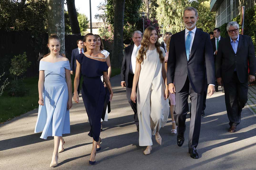 Los Reyes Felipe y Letizia con sus hijas Leonor y Sofía - Premios Princesa de Girona © Casa S.M. El Rey