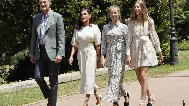 Felipe y Letizia, junto a la infanta Sofía, viajan a Gales para la graduación de la princesa Leonor