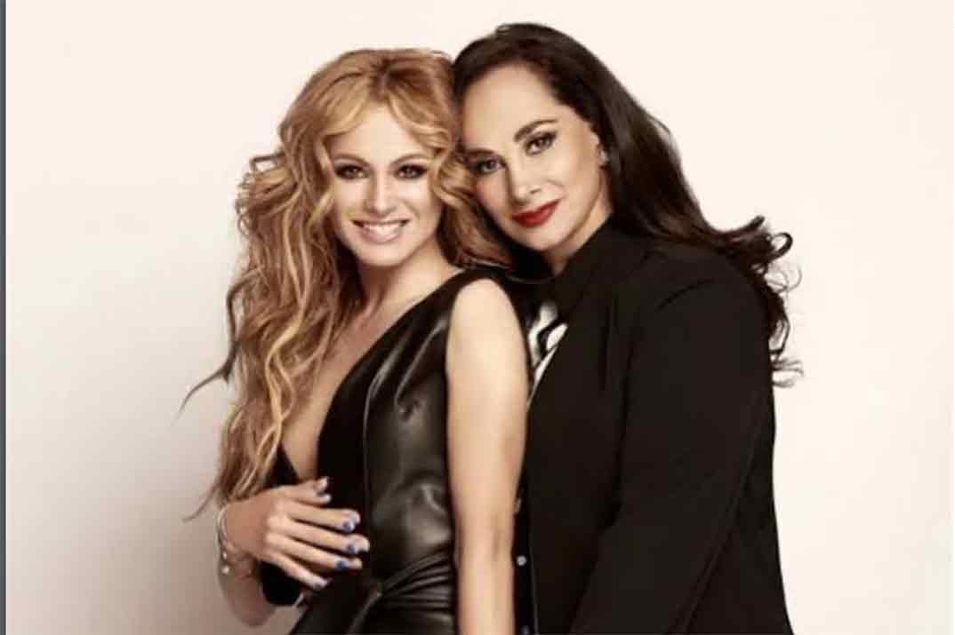 Paulina Rubio con su madre, Susana Dosamantes © Instagram