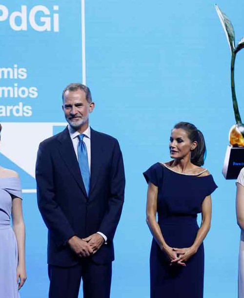 Los looks de la reina Letizia, la princesa Leonor y la infanta Sofía en los premios Princesa de Girona
