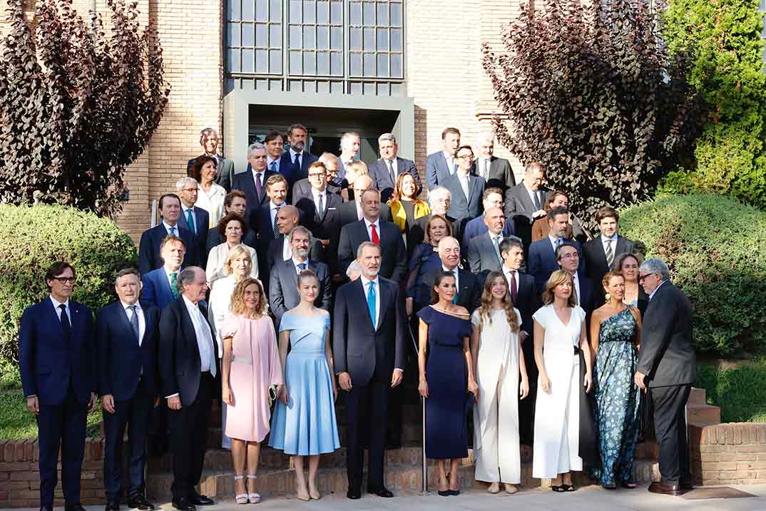 Los Reyes Felipe y Letizia con sus hijas Leonor y Sofía - Premios Princesa de Girona © Casa S.M. El Rey