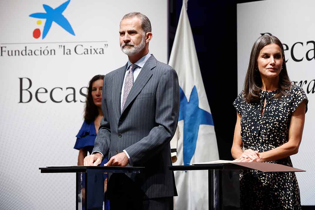 Reyes Felipe y Letizia - Becas Fundación “la Caixa” © Casa S.M. El Rey