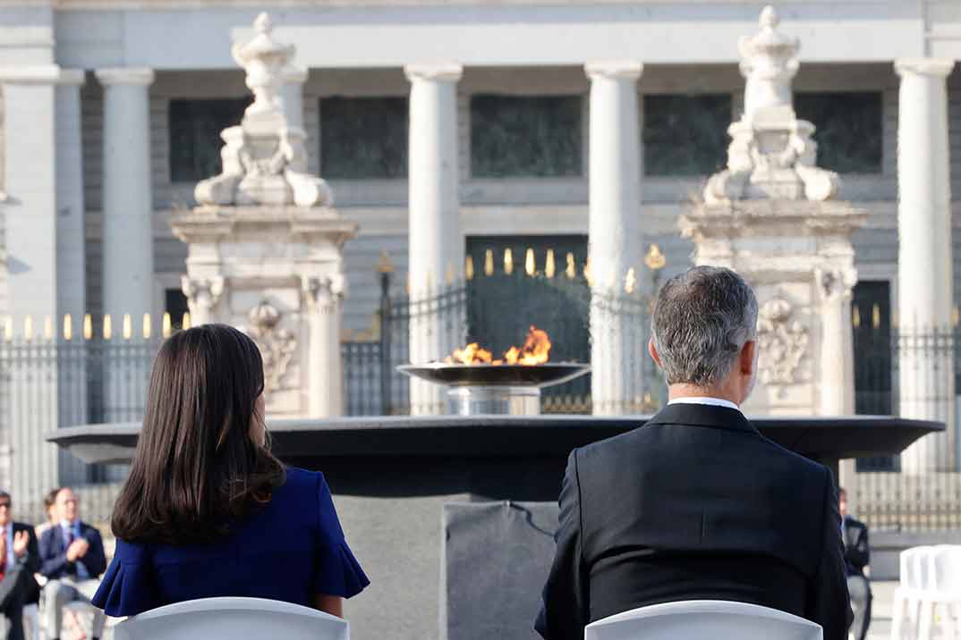 Los Reyes presiden el homenaje a las víctimas del coronavirus