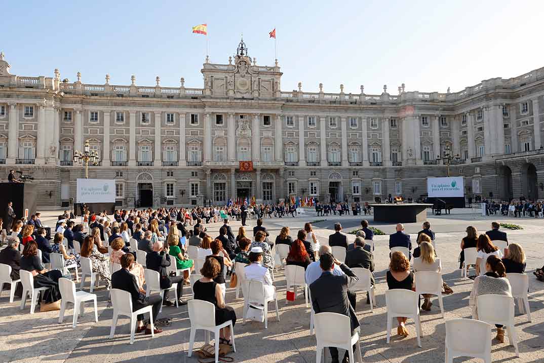 Reyes Felipe y Letizia - Homenaje a las víctimas del coronavirus © Casa Real S.M. El Rey