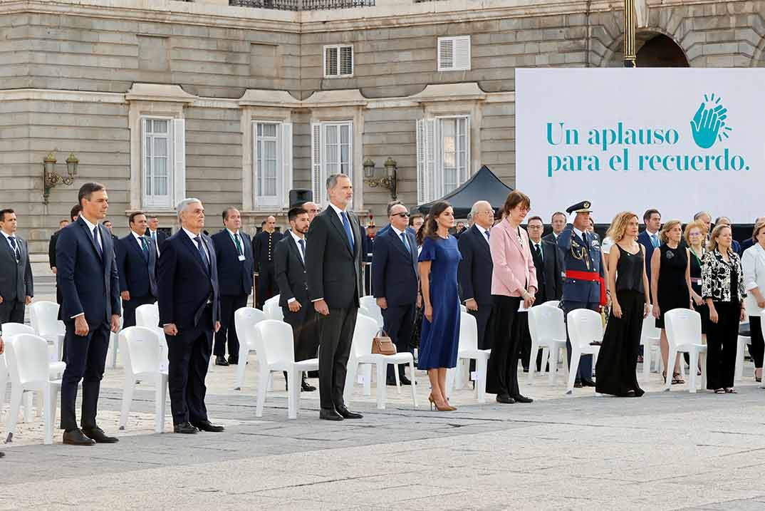 Reyes Felipe y Letizia - Homenaje a las víctimas del coronavirus © Casa Real S.M. El Rey