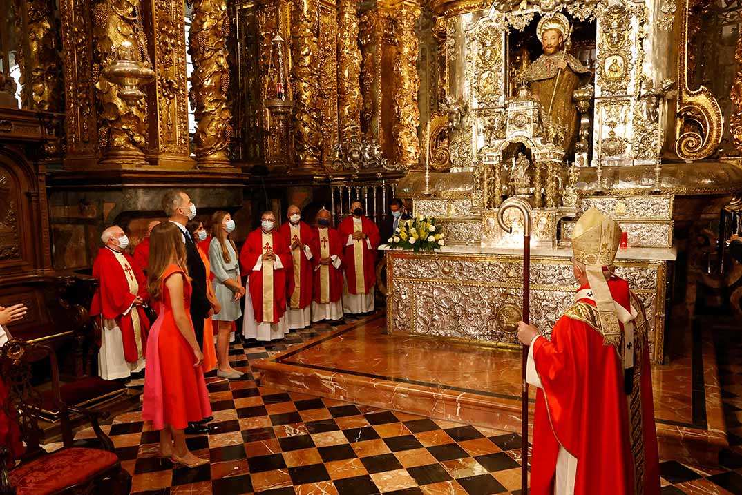 Reyes Felipe y Letizia con sus hijas Leonor y Sofía - Santiago de Compostela © Casa S.M. El Rey