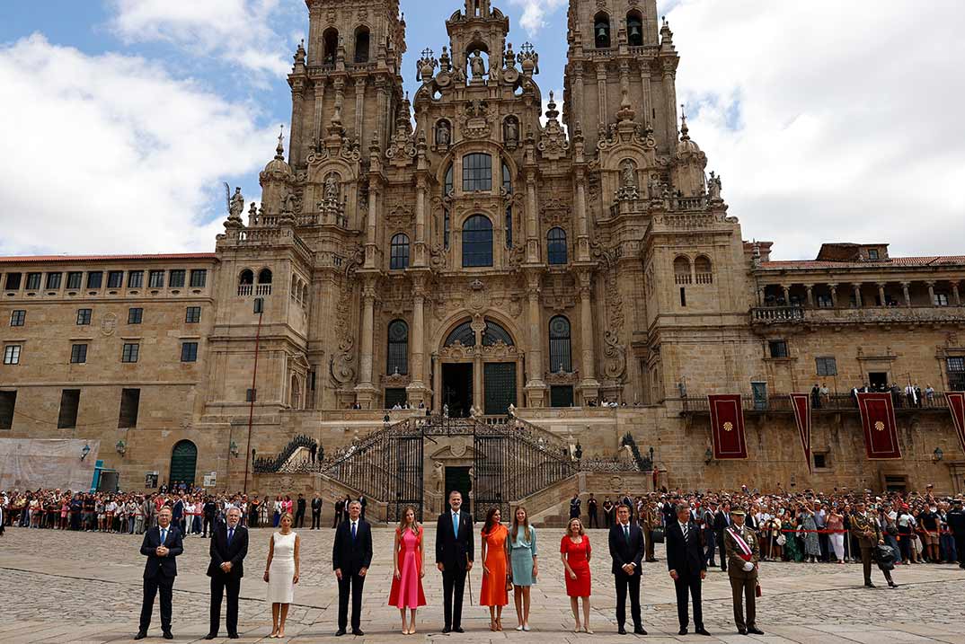 Reyes Felipe y Letizia con sus hijas Leonor y Sofía - Santiago de Compostela © Casa S.M. El Rey