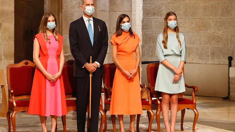 Letizia, Leonor y Sofía a todo color en Santiago para hacer la Ofrenda al Apóstol