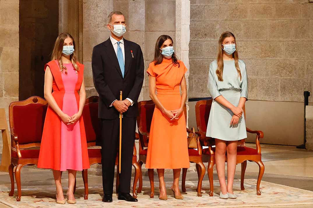 Letizia, Leonor y Sofía a todo color en Santiago para hacer la Ofrenda al Apóstol