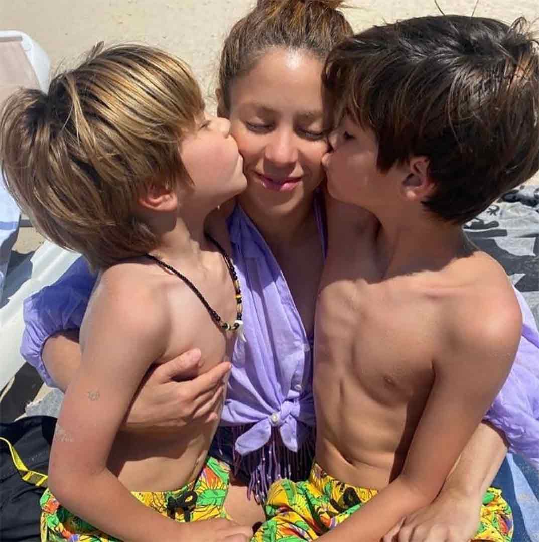 Shakira con sus hijos © Instagram