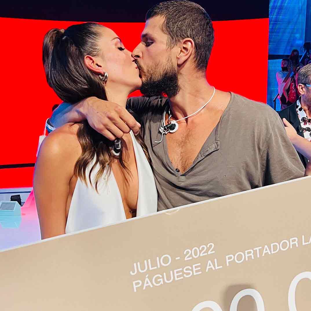 Alejandro Nieto y Tania Medina -Supervivientes 2022 © Telecinco