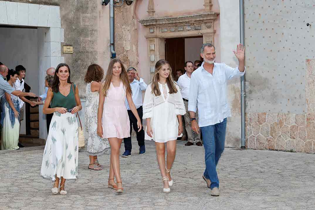 Reyes Felipe y Letizia con sus hijas Leonor y Sofía - Visita La Cartuja de Valldemossa - Palma de Mallorca © Casa S.M. El Rey