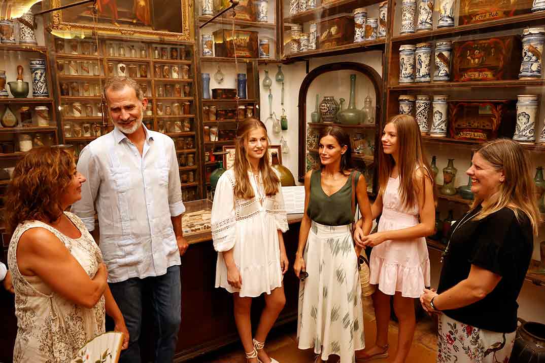 Reyes Felipe y Letizia con sus hijas Leonor y Sofía - Visita La Cartuja de Valldemossa - Palma de Mallorca © Casa S.M. El Rey