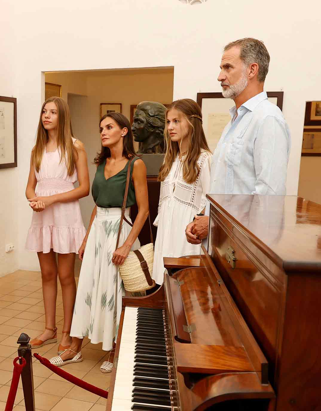 Reyes Felipe y Letizia con sus hijas Leonor y Sofía - Visita La Cartuja de Valldemossa - Palma de Mallorca © Casa S.M. El Rey