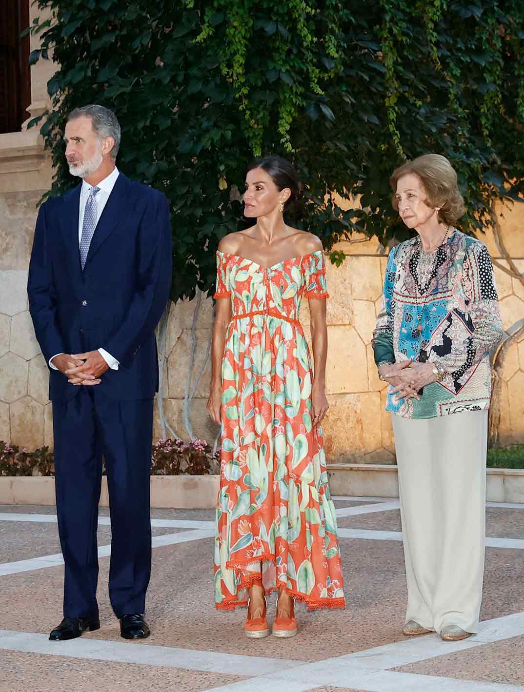 Reyes Felipe y Letizia con la reina Sofía - Palacio de Marivent © Casa S.M. El Rey