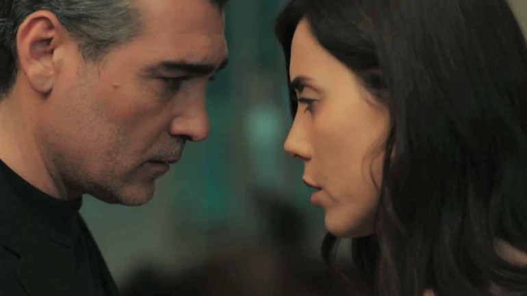 “Infiel” – Temporada 2 Capítulo 25: Ali descubre a Volkan y a Asya…¡besándose!
