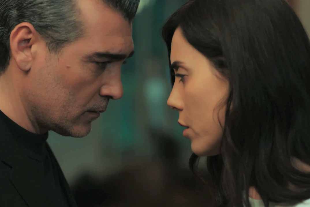 “Infiel” – Temporada 2 Capítulo 25: Ali descubre a Volkan y a Asya…¡besándose!