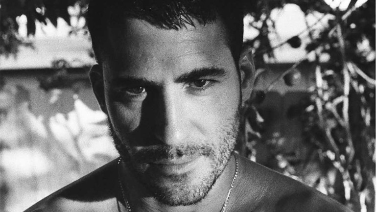 Miguel Ángel Silvestre revoluciona Instagram al compartir las primeras imágenes junto a su pareja