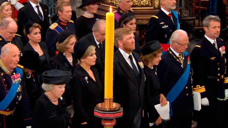 Así fue el momento más esperado: los cuatro Reyes de España, de nuevo juntos en el funeral de Isabel II