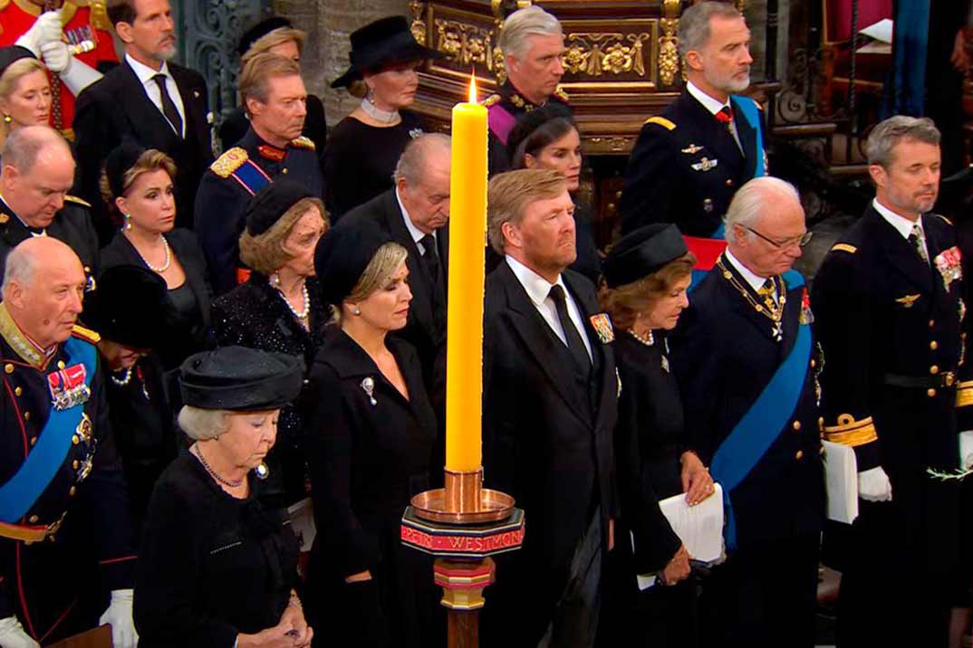 Así fue el momento más esperado: los cuatro Reyes de España, de nuevo juntos en el funeral de Isabel II
