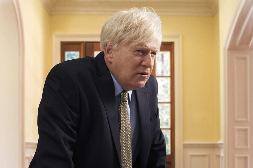 Kenneth Branagh es Boris Johnson en “This England” – Estreno en Movistar+