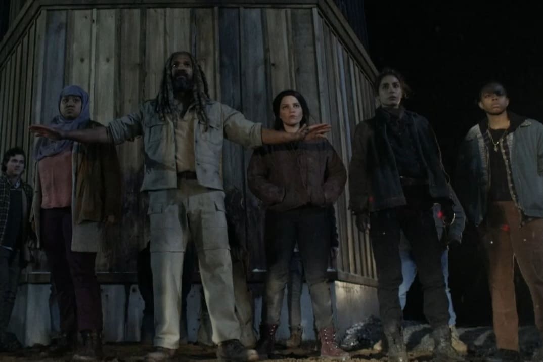 The Walking Dead 11x23 -Ezequiel se lanza a proteger a Negan y Annie