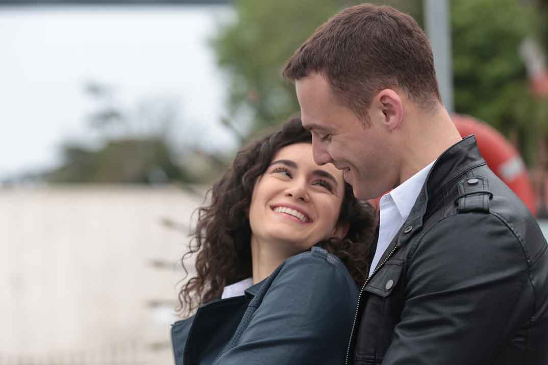 ‘Zeynep: Buscando a su padre’, la serie en la que Kerem Bursin debutó como actor