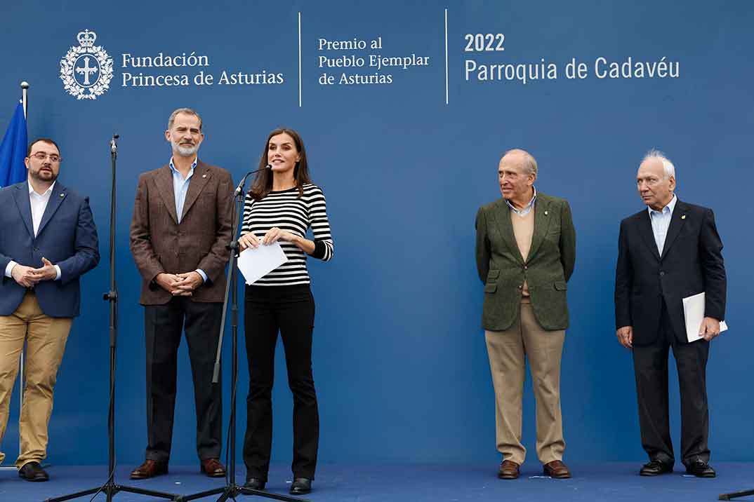 Reyes Felipe y Letizia - Cadavedo Pueblo Ejemplar 2022 © Casa S.M El Rey