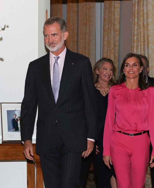 La reina Letizia escoge un look de Hugo Boss para su primer acto en Berlín