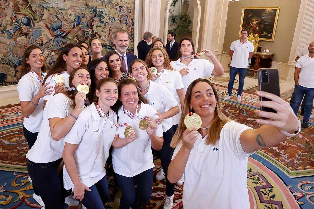 Reyes Felipe y Letizia - Audiencia Selecciones Masculina y Femenina de Waterpolo © Casa Real S.M. El Rey