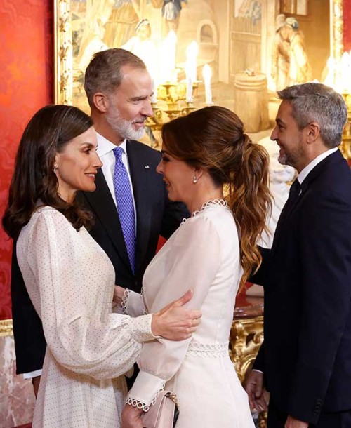 La reina Letizia recicla un look de Carolina Herrera de su hija Sofía