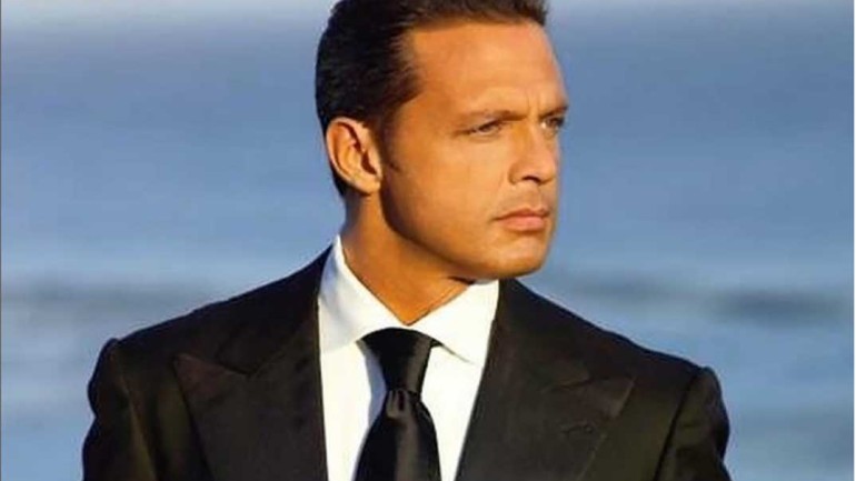 Luis Miguel pillado con una mujer, que no es Paloma Cuevas
